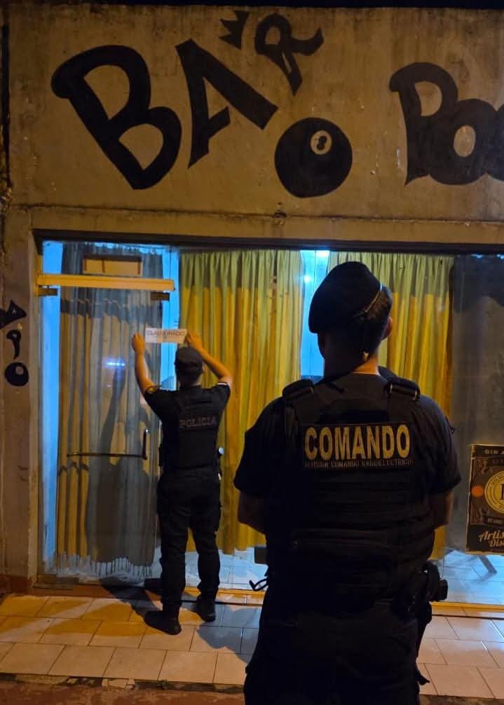 Clausuraron un bar pool en Aristóbulo del Valle por venta de alcohol con presencia de menores